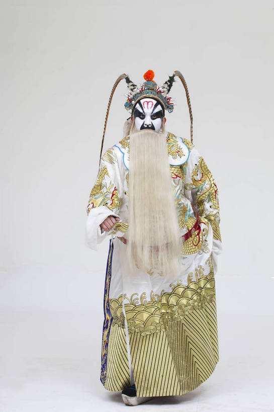 中年人,一个人,演员,竖图,彩色,白色背景,正面,化妆,北京,中国,亚洲,仅一个人,表演,神话,艺术,造型,鲜艳,头饰,图片,注视,文化,脸谱,观察,看,站着,表情,竖,姿势,摄影,龙王,服饰,观看,动作,神仙,察看,关注,中国文化,戏剧,传说,民族服饰,演出服,京剧,东亚,戏曲,国粹,中国神话,男人,中国人,全身,影棚拍摄,化装,中国戏曲,传统文化,舞台妆,角色,花脸,净,bj174