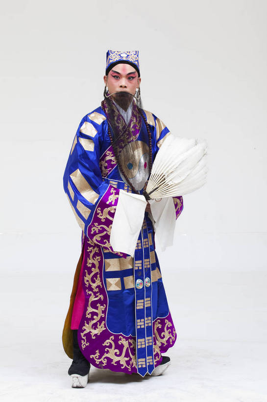 中年人,一个人,演员,竖图,彩色,白色背景,正面,化妆,北京,中国,亚洲,仅一个人,表演,艺术,造型,鲜艳,头饰,图片,注视,文化,脸谱,观察,看,站着,表情,竖,姿势,摄影,服饰,观看,动作,察看,关注,中国文化,戏剧,民族服饰,演出服,京剧,东亚,戏曲,国粹,诸葛亮,男人,中国人,全身,影棚拍摄,化装,中国戏曲,传统文化,舞台妆,角色,老生,须生,正生,bj174