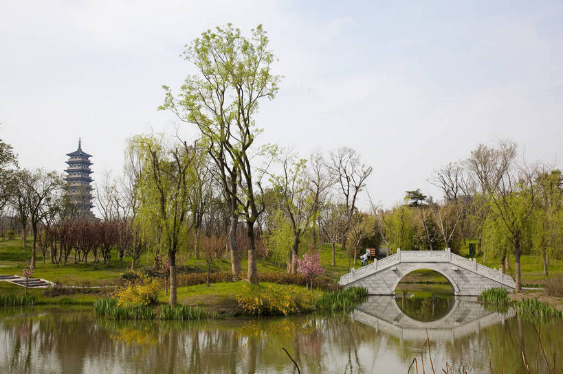 公园,横图,彩色,室外,白天,旅游,度假,湖,名胜古迹,树林,标志建筑,地标,建筑,桃花,瘦西湖,中国,亚洲,游人,遗迹,图片,建筑群,塔,古典,古迹,文物,娱乐,建设,古建筑,江苏,石桥,自然,春天,享受,休闲,旅游胜地,放松,摄影,古塔,园林,风光,中国文化,古文明,东亚,扬州,中华人民共和国,旅行,传统文化,bj174