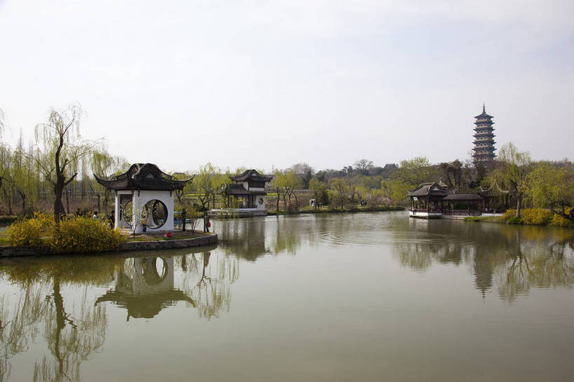 公园,横图,彩色,室外,白天,旅游,度假,湖,名胜古迹,树林,标志建筑,地标,建筑,桃花,瘦西湖,中国,亚洲,游人,遗迹,图片,建筑群,塔,古典,古迹,文物,娱乐,建设,古建筑,江苏,自然,凉亭,春天,享受,休闲,旅游胜地,放松,摄影,古塔,园林,风光,中国文化,古文明,东亚,扬州,中华人民共和国,旅行,传统文化,bj174