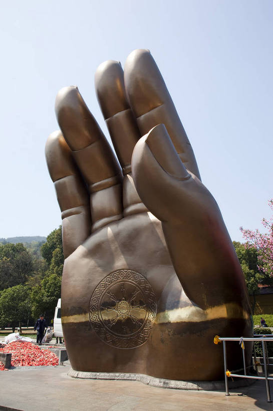 无人,寺庙,竖图,彩色,室外,特写,白天,旅游,度假,名胜古迹,树林,标志建筑,地标,建筑,雕塑,中国,亚洲,局部,遗迹,雕像,佛像,图片,景观,建筑群,古典,古迹,文物,娱乐,建设,佛手,古建筑,江苏,无锡,祥符寺,大佛,享受,休闲,灵山,旅游胜地,放松,摄影,宗教,风光,神圣,中国文化,古文明,东亚,中华人民共和国,庄严,旅行,传统文化,bj174