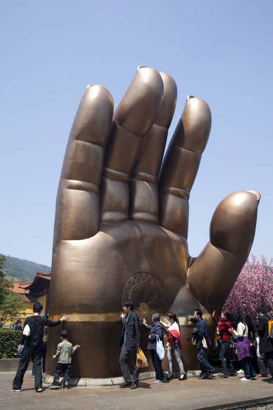 寺庙,竖图,彩色,室外,白天,旅游,度假,名胜古迹,标志建筑,地标,建筑,雕塑,中国,亚洲,游客,游人,遗迹,雕像,佛像,图片,景观,建筑群,古典,古迹,文物,娱乐,建设,佛手,古建筑,江苏,无锡,祥符寺,大佛,享受,休闲,灵山,旅游胜地,放松,摄影,宗教,风光,神圣,中国文化,参观,古文明,东亚,中华人民共和国,庄严,旅行,传统文化,bj174