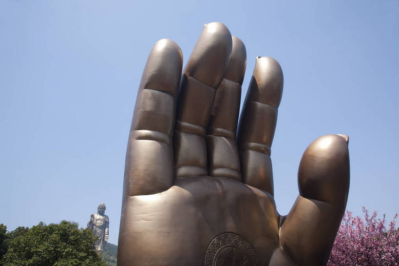 无人,寺庙,横图,彩色,室外,特写,白天,旅游,度假,名胜古迹,树林,标志建筑,地标,建筑,雕塑,中国,亚洲,局部,遗迹,雕像,佛像,图片,景观,建筑群,古典,古迹,文物,娱乐,建设,佛手,古建筑,江苏,无锡,祥符寺,大佛,享受,休闲,灵山,旅游胜地,放松,摄影,宗教,风光,神圣,中国文化,古文明,东亚,中华人民共和国,庄严,旅行,传统文化,bj174