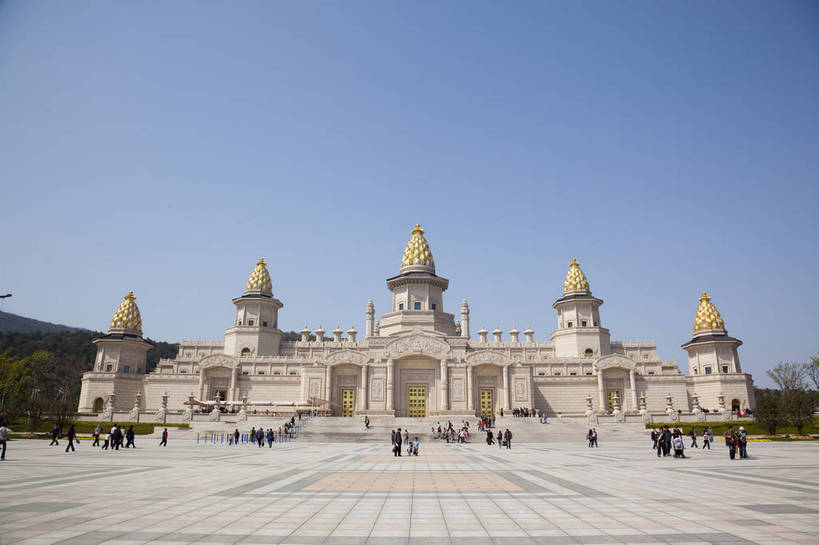 广场,寺庙,宫殿,横图,彩色,室外,白天,旅游,度假,名胜古迹,标志建筑,地标,建筑,中国,亚洲,游客,游人,遗迹,图片,景观,建筑群,古典,古迹,文物,娱乐,建设,梵宫,古建筑,江苏,无锡,祥符寺,享受,休闲,灵山,旅游胜地,放松,摄影,宗教,风光,神圣,中国文化,古文明,东亚,中华人民共和国,庄严,旅行,传统文化,bj174