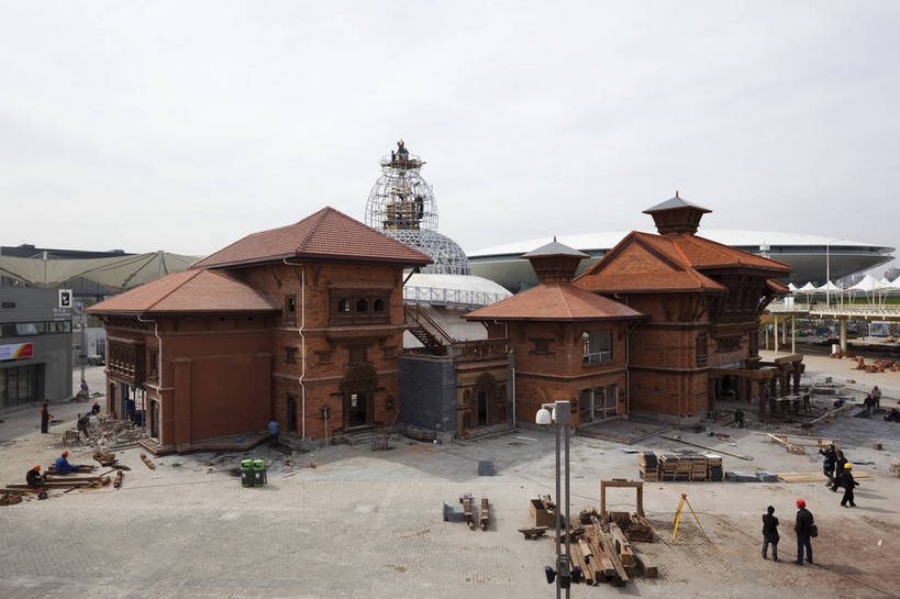 横图,彩色,室外,特写,白天,旅游,度假,名胜古迹,标志建筑,城市,地标,建筑,上海,中国,亚洲,游人,追赶,遗迹,图片,古迹,文物,娱乐,建设,现代,古建筑,浦东,地标建筑,外滩,享受,休闲,尼泊尔馆,上海世博馆,场馆,世博馆,上海世博会,世博,世博会,旅游胜地,放松,摄影,都市风光,文明,中国文化,古文明,东亚,中华人民共和国,繁荣,旅行,传统文化,bj174