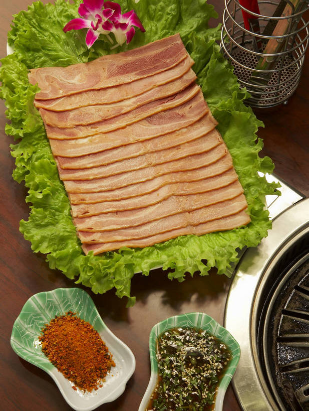 无人,竖图,烧烤,蔬菜,静物,餐具,新鲜,调料,肉,美味,食品,烤架,烤肉,营养,蘸料,培根,美食,饮食,食物,特产,摄影,有机食品,绿色食品,影棚,摄影棚,影棚拍摄,拍摄,bj174