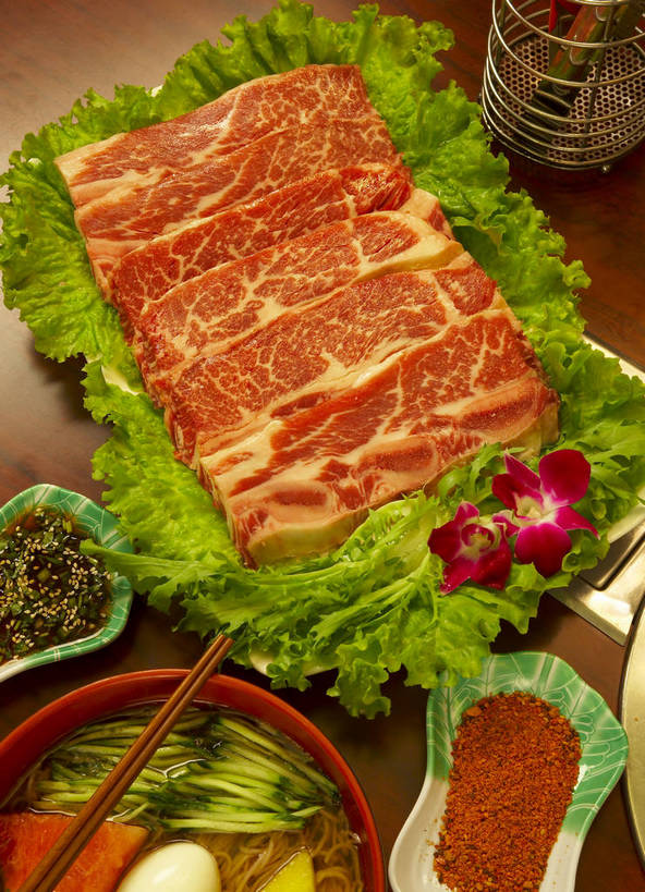 无人,竖图,烧烤,蔬菜,静物,餐具,新鲜,调料,肉,牛肉,美味,食品,烤架,烤肉,营养,蘸料,培根,美食,饮食,食物,特产,摄影,有机食品,绿色食品,影棚,摄影棚,影棚拍摄,拍摄,里脊,bj174