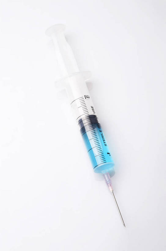 无人,医院,竖图,特写,棚拍,静物,锐利,血,医药,液体,蓝色,健康,疼痛,注射,保健,药物,医疗,病毒,锋利,疾病,卫生,疫苗,注射器,尖锐,消毒,痛苦,针头,医疗器械,艾滋病,医疗工具,逆光,危险,感染,bj174