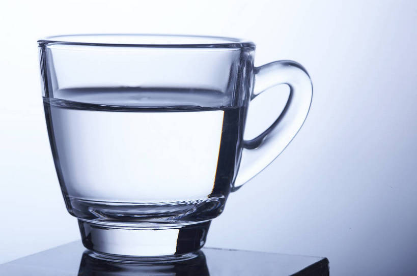 无人,横图,特写,棚拍,静物,杯子,玻璃,喝,形状,透明,水晶,饮品,背光,生活,营养,饮料,水杯,矿泉水,品味,健康,优雅,简单,情调,逆光,蒸馏水,水晶制品,格调,矿物质,玻璃杯,晶莹,bj174