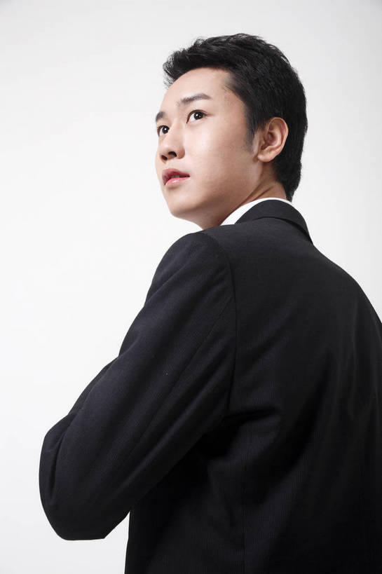 东方人,一个人,商务人士,微笑,竖图,彩色,室内,白色背景,正面,侧面,衬衫,西装,商务,安全,成功,职员,亚洲,中年,伸展,套装,正装,平静,人像,工作,领带,年轻,生活,扭头,注视,黄种人,现代,东方,一个,背面,白色,回头,看,职业,健康,成年,成人,成熟,色彩,压力,友好,专注,舒展,望,金融,影棚,生活方式,经济,宁静,姿态,关注,气质,近景,目标,和平,安详,贸易,形象,太平,安适,安好,宁靖,探望,男人,男性,亚洲人,中国人,年轻人,白领,商人,上班族,半身,衬衣,商业,白领阶层,办公室职员,升职,行为,bj174