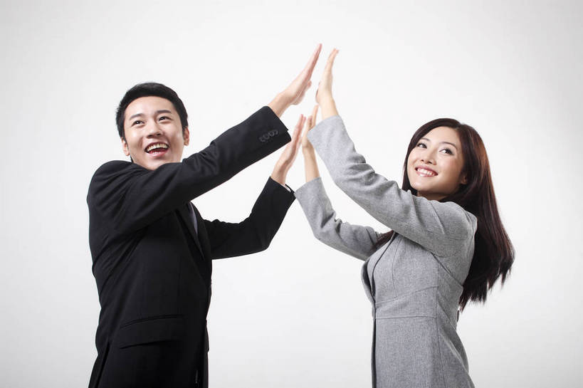 东方人,两个人,商务人士,秘书,商务女性,微笑,横图,彩色,室内,特写,白色背景,正面,衬衫,西装,商务,安全,成功,胜利,合作,团队,职员,亚洲,中年,双手,击掌,伸展,套装,正装,庆祝,平静,人像,工作,领带,年轻,生活,注视,黄种人,现代,东方,白色,职业,健康,惊喜,成年,成人,成熟,色彩,双人,压力,友好,专注,喊,舒展,金融,影棚,生活方式,经济,宁静,喜悦,庆贺,姿态,关注,气质,呐喊,消息,目标,商务装,和平,情绪,安详,贸易,工薪阶层,冲动,形象,太平,安适,安好,宁靖,激昂,激动,团结,协作,男人,男性,年轻男性,年轻女性,女人,女性,亚洲人,中国人,年轻人,长发,白领,商人,上班族,拍手,半身,衬衣,商业,白领阶层,办公室职员,好消息,升职,行为,bj174