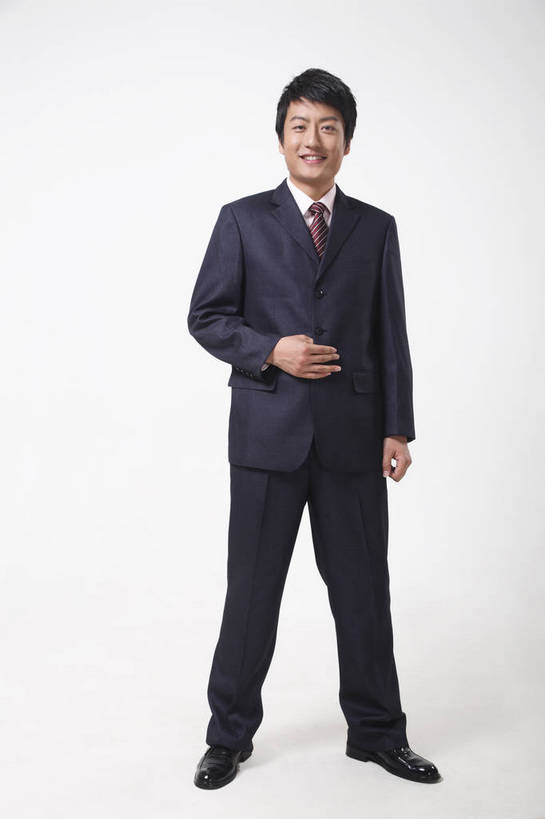 东方人,商务人士,微笑,竖图,彩色,室内,白色背景,正面,衬衫,西装,商务,安全,成功,职员,亚洲,中年,套装,正装,平静,人像,工作,领带,年轻,生活,注视,黄种人,现代,东方,一个,白色,职业,健康,成年,成人,成熟,色彩,压力,友好,专注,舒展,金融,影棚,生活方式,经济,宁静,姿态,关注,气质,目标,和平,安详,贸易,形象,太平,安适,安好,宁靖,男人,男性,亚洲人,中国人,年轻人,白领,商人,上班族,全身,衬衣,商业,白领阶层,办公室职员,升职,行为,bj174