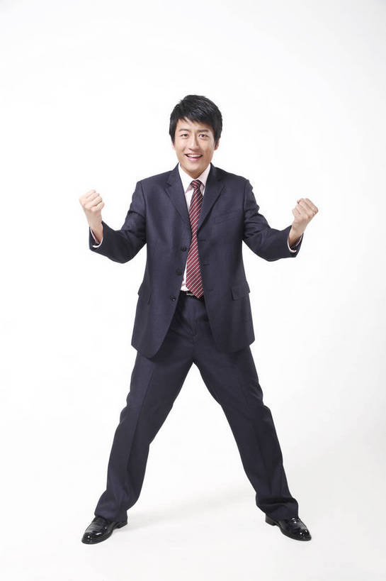 东方人,商务人士,跳,微笑,竖图,彩色,室内,白色背景,正面,衬衫,西装,商务,安全,成功,胜利,职员,亚洲,中年,双手,套装,正装,庆祝,平静,人像,工作,领带,年轻,生活,注视,黄种人,现代,东方,一个,白色,职业,健康,惊喜,成年,成人,成熟,色彩,压力,友好,专注,喊,舒展,金融,影棚,生活方式,经济,宁静,喜悦,庆贺,姿态,关注,气质,呐喊,消息,目标,和平,情绪,安详,贸易,冲动,形象,太平,安适,安好,宁靖,激昂,激动,男人,男性,亚洲人,中国人,年轻人,白领,商人,上班族,跳跃,全身,衬衣,商业,白领阶层,办公室职员,好消息,升职,行为,bj174
