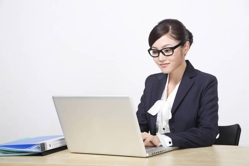 东方人,商务人士,秘书,商务女性,办公室,坐,微笑,横图,彩色,室内,白色背景,正面,衬衫,西装,商务,安全,成功,职员,电脑,笔记本电脑,键盘,技术,科技,桌子,手机,亚洲,中年,上班,伸展,套装,正装,平静,工作,粘性,网络,办公桌,办公用品,便利贴,便签,领带,教育,年轻,生活,信息技术,注视,黄种人,漂亮,通讯设备,现代,书桌,东方,文具,一个,白色,笔记本,观察,看,职业,休闲,健康,成年,成人,成熟,靓丽,色彩,压力,友好,专注,舒展,影棚,生活方式,观看,宁静,喜悦,办公设备,文具用品,记事,察看,无线,姿态,愉悦,关注,气质,肖像,通信设备,目标,商务装,无线网络,和平,安详,无线上网,便携式电脑,工薪阶层,端庄,快捷,文化工具,方便,精明,N次贴,便条贴,告诉贴,即时贴,形象,太平,安适,安好,宁靖,直视,上网,便贴纸,电脑键盘,手提电脑,年轻女性,女人,女性,亚洲人,中国人,年轻人,白领,商人,上班族,沟通,衬衣,办公,文书,白领阶层,办公室职员,升职,行为,bj174