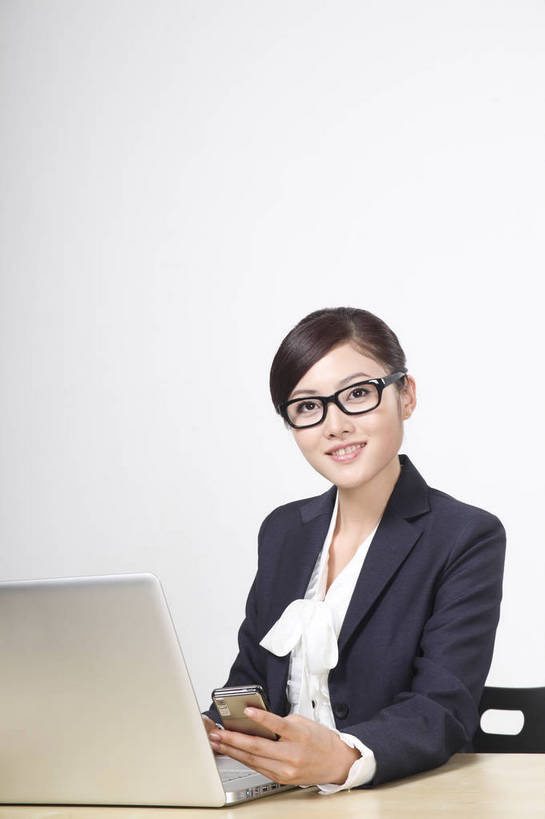 东方人,商务人士,秘书,商务女性,办公室,坐,微笑,竖图,彩色,室内,白色背景,正面,衬衫,西装,商务,安全,成功,职员,电脑,笔记本电脑,键盘,技术,科技,桌子,手机,亚洲,中年,上班,伸展,套装,正装,平静,工作,粘性,网络,办公桌,办公用品,便利贴,便签,领带,教育,年轻,生活,信息技术,注视,黄种人,漂亮,通讯设备,现代,书桌,东方,文具,一个,白色,笔记本,观察,看,职业,休闲,健康,成年,成人,成熟,靓丽,色彩,压力,友好,专注,舒展,影棚,生活方式,观看,宁静,喜悦,办公设备,文具用品,记事,察看,无线,姿态,愉悦,关注,气质,肖像,通信设备,目标,商务装,无线网络,和平,安详,无线上网,便携式电脑,工薪阶层,端庄,快捷,文化工具,方便,精明,N次贴,便条贴,告诉贴,即时贴,形象,太平,安适,安好,宁靖,直视,上网,便贴纸,电脑键盘,手提电脑,年轻女性,女人,女性,亚洲人,中国人,年轻人,白领,商人,上班族,沟通,衬衣,办公,文书,白领阶层,办公室职员,升职,行为,bj174