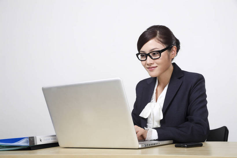 东方人,商务人士,秘书,商务女性,办公室,坐,微笑,横图,彩色,室内,白色背景,正面,衬衫,西装,商务,安全,成功,职员,电脑,笔记本电脑,键盘,技术,科技,桌子,手机,亚洲,中年,上班,伸展,套装,正装,平静,工作,粘性,网络,办公桌,办公用品,便利贴,便签,领带,教育,年轻,生活,信息技术,注视,黄种人,漂亮,通讯设备,现代,书桌,东方,文具,一个,白色,笔记本,观察,看,职业,休闲,健康,成年,成人,成熟,靓丽,色彩,压力,友好,专注,舒展,影棚,生活方式,观看,宁静,喜悦,办公设备,文具用品,记事,察看,无线,姿态,愉悦,关注,气质,肖像,通信设备,目标,商务装,无线网络,和平,安详,无线上网,便携式电脑,工薪阶层,端庄,快捷,文化工具,方便,精明,N次贴,便条贴,告诉贴,即时贴,形象,太平,安适,安好,宁靖,直视,上网,便贴纸,电脑键盘,手提电脑,年轻女性,女人,女性,亚洲人,中国人,年轻人,白领,商人,上班族,沟通,衬衣,办公,文书,白领阶层,办公室职员,升职,行为,bj174