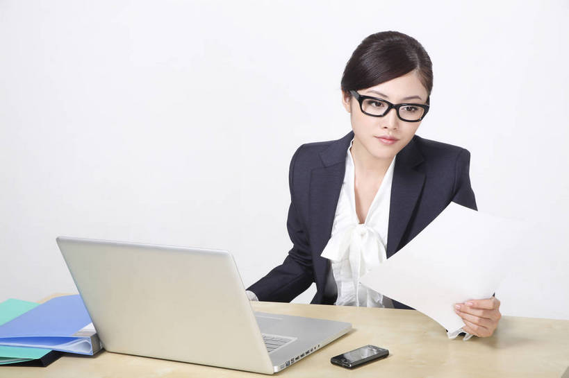 东方人,商务人士,秘书,商务女性,办公室,坐,微笑,横图,彩色,室内,白色背景,正面,衬衫,西装,商务,安全,成功,职员,电脑,笔记本电脑,键盘,技术,科技,桌子,手机,亚洲,中年,上班,伸展,套装,正装,平静,工作,粘性,网络,办公桌,办公用品,便利贴,便签,领带,教育,年轻,生活,信息技术,注视,黄种人,漂亮,通讯设备,现代,书桌,东方,文具,一个,白色,笔记本,观察,看,职业,休闲,健康,成年,成人,成熟,靓丽,色彩,压力,友好,专注,舒展,影棚,生活方式,观看,宁静,喜悦,办公设备,文具用品,记事,察看,无线,姿态,愉悦,关注,气质,肖像,通信设备,目标,商务装,无线网络,和平,安详,无线上网,便携式电脑,工薪阶层,端庄,快捷,文化工具,方便,精明,N次贴,便条贴,告诉贴,即时贴,形象,太平,安适,安好,宁靖,直视,上网,便贴纸,电脑键盘,手提电脑,年轻女性,女人,女性,亚洲人,中国人,年轻人,白领,商人,上班族,沟通,衬衣,办公,文书,白领阶层,办公室职员,升职,行为,bj174