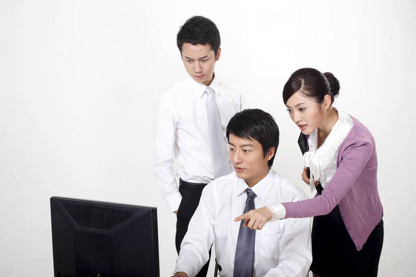 东方人,中年人,三个人,伙伴,朋友,商务人士,商务男性,商务女性,办公室,微笑,横图,彩色,室内,白天,正面,衬衫,制服,商务,讨论,友谊,成功,合作,团队,计划,竞争,职员,电脑,中国,亚洲,学习,套装,正装,研究,会议,办公用品,领带,年轻,注视,职业装,黄种人,东方,三个,站着,行业,职业,精神,美女,战略,金融,职场,经济,仔细,环境,行政,业务,公司,近景,商务装,贸易,管理人员,工薪阶层,联合,合谋,细心,细致,管理,交流,配合,认真,协作,男人,男性,女人,女性,亚洲人,中国人,年轻人,白领,商人,上班族,员工,沟通,坐着,衬衣,西服,办公,商业,白领阶层,办公室职员,bj174