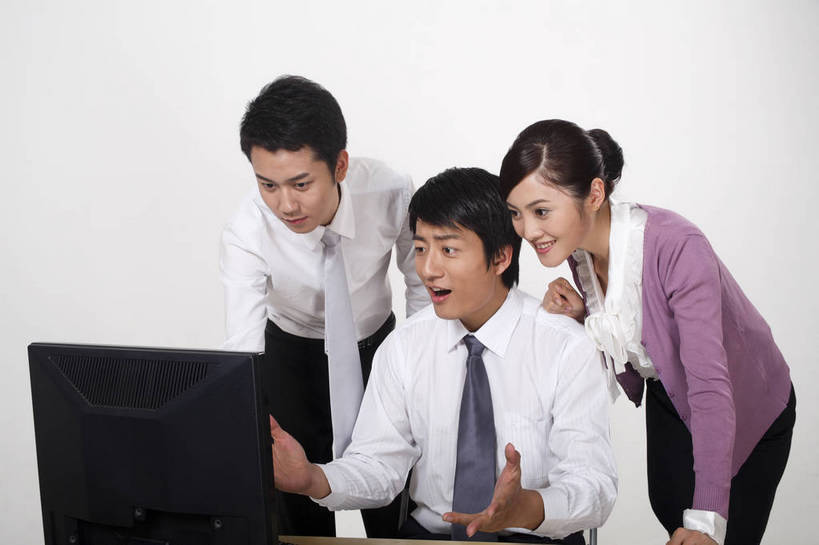 东方人,中年人,三个人,伙伴,朋友,商务人士,商务男性,商务女性,办公室,微笑,横图,彩色,室内,白天,正面,衬衫,制服,商务,讨论,友谊,成功,合作,团队,计划,竞争,职员,电脑,中国,亚洲,学习,套装,正装,研究,会议,办公用品,领带,年轻,注视,职业装,黄种人,东方,三个,站着,行业,职业,精神,美女,战略,金融,职场,经济,仔细,环境,行政,业务,公司,近景,商务装,贸易,管理人员,工薪阶层,联合,合谋,细心,细致,管理,交流,配合,认真,协作,男人,男性,女人,女性,亚洲人,中国人,年轻人,白领,商人,上班族,员工,沟通,坐着,衬衣,西服,办公,商业,白领阶层,办公室职员,bj174