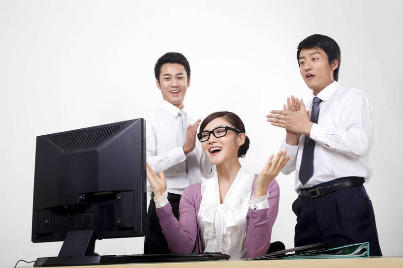 东方人,中年人,三个人,伙伴,朋友,商务人士,商务男性,商务女性,办公室,微笑,横图,彩色,室内,白天,正面,衬衫,制服,商务,讨论,友谊,成功,胜利,合作,团队,计划,竞争,职员,电脑,中国,亚洲,击掌,学习,套装,正装,欢呼,研究,会议,办公用品,领带,年轻,注视,职业装,黄种人,东方,三个,站着,行业,职业,精神,美女,战略,金融,职场,经济,仔细,喜悦,环境,行政,业务,公司,近景,商务装,贸易,管理人员,工薪阶层,联合,合谋,细心,细致,管理,交流,配合,认真,协作,男人,男性,女人,女性,亚洲人,中国人,年轻人,白领,商人,上班族,员工,沟通,坐着,衬衣,西服,办公,商业,白领阶层,办公室职员,bj174