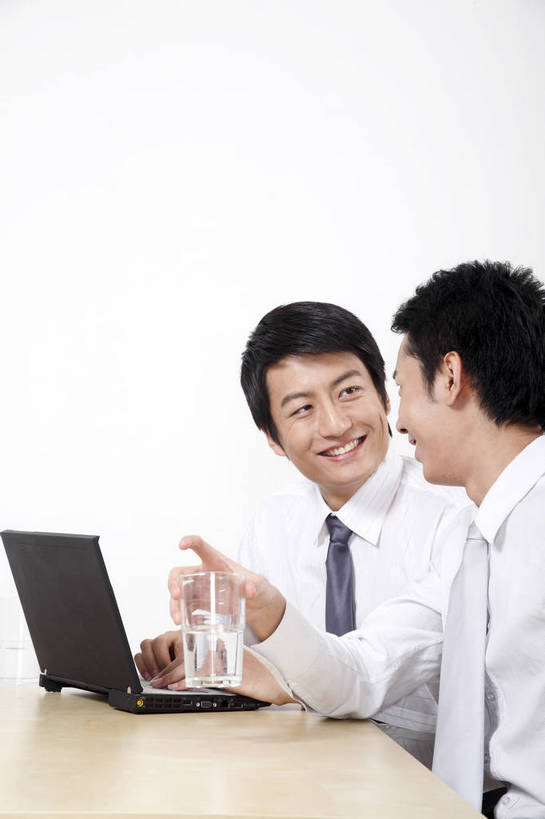 东方人,商务人士,秘书,办公室,坐,微笑,竖图,彩色,室内,白色背景,正面,衬衫,西装,商务,讨论,安全,成功,职员,电脑,键盘,科技,桌子,亚洲,中年,上班,伸展,套装,正装,平静,人像,工作,办公桌,领带,教育,年轻,生活,信息技术,注视,职业装,黄种人,现代,东方,两个,白色,观察,看,职业,健康,成年,成人,成熟,色彩,压力,友好,专注,舒展,金融,影棚,生活方式,经济,观看,宁静,喜悦,察看,姿态,象征,愉悦,庄重,关注,气质,肖像,目标,身份,和平,安详,台式机,贸易,正式,地位,精明,形象,太平,安适,安好,宁靖,直视,上网,计算机,男人,男性,年轻男性,亚洲人,中国人,年轻人,白领,商人,上班族,沟通,说话,站立,坐着,衬衣,办公,商业,文书,白领阶层,办公室职员,升职,行为,bj174