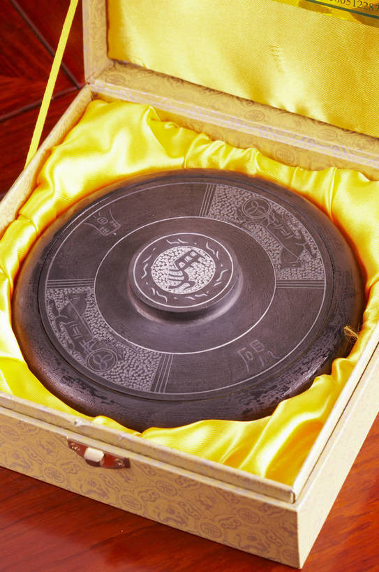 无人,摄影师,竖图,室内,白天,锻炼,运动,静物,中国,花纹,古老,艺术,笔,雕刻,毛笔,书法,图案,图片,纸,砚,文化,传统,木刻,东方,文具,休闲,安静,养生,墨,印章,平和,文房四宝,古朴,摄像师,简朴,体育,健身,bj174