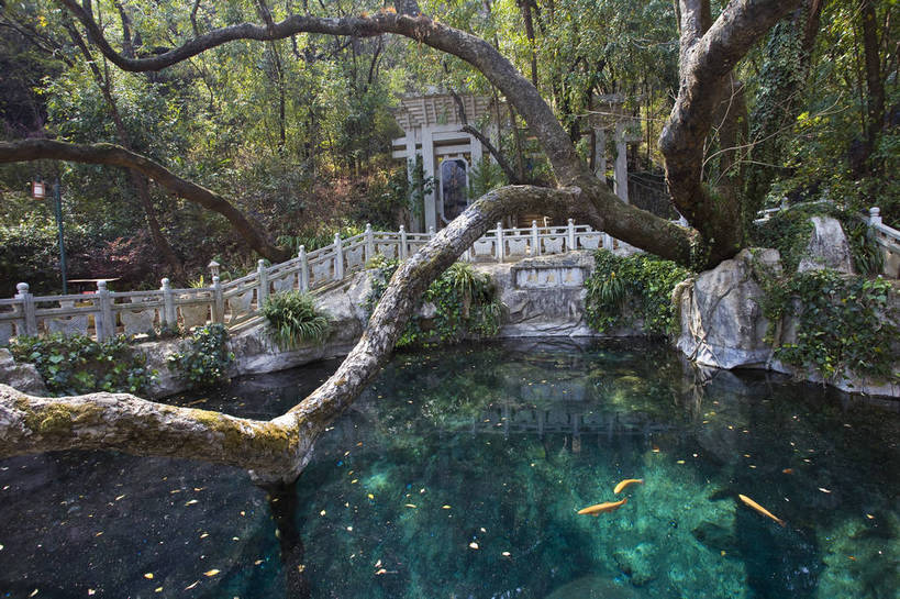 无人,横图,彩色,室外,白天,旅游,度假,名胜古迹,标志建筑,城市,地标,建筑,蝴蝶,大理,中国,遗迹,民俗,图片,建筑群,古典,古迹,历史,文物,娱乐,建设,古建筑,云南,古代,地标建筑,享受,休闲,旅游胜地,放松,摄影,都市风光,文明,中国文化,蝴蝶泉,古文明,古远,旅行,传统文化,bj174