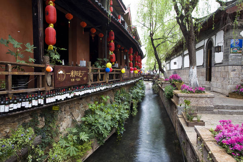 无人,横图,彩色,室外,白天,旅游,度假,美景,名胜古迹,标志建筑,城市,道路,地标,建筑,街道,路,公路,丽江,中国,遗迹,民俗,花坛,图片,景观,建筑群,交通,古典,古迹,历史,文物,娱乐,建设,古建筑,红灯笼,云南,民居,古镇,古代,地标建筑,享受,休闲,旅游胜地,景色,放松,摄影,都市风光,文明,中国文化,古文明,古远,河,马路,旅行,旧居,传统文化,bj174