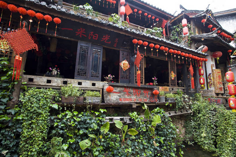 无人,横图,彩色,室外,白天,旅游,度假,美景,名胜古迹,标志建筑,城市,道路,地标,建筑,街道,路,公路,丽江,中国,遗迹,民俗,花坛,图片,景观,建筑群,交通,古典,古迹,历史,文物,娱乐,建设,古建筑,红灯笼,云南,民居,古镇,古代,地标建筑,享受,休闲,旅游胜地,景色,放松,摄影,都市风光,文明,中国文化,古文明,古远,河,马路,旅行,旧居,传统文化,bj174