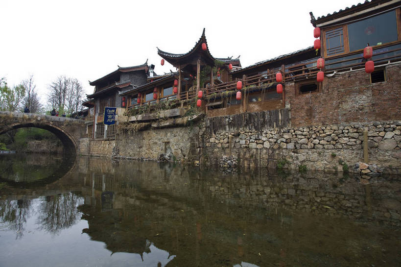 无人,横图,彩色,室外,白天,旅游,度假,名胜古迹,标志建筑,城市,地标,建筑,丽江,中国,遗迹,民俗,图片,建筑群,古典,古迹,历史,文物,娱乐,建设,古建筑,红灯笼,云南,民居,古镇,古代,地标建筑,享受,休闲,旅游胜地,放松,摄影,都市风光,文明,中国文化,古文明,古远,河,旅行,居住区,传统文化,束河古镇,bj174