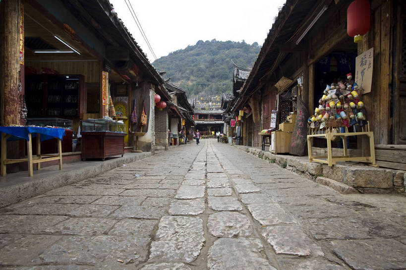 横图,彩色,室外,白天,旅游,度假,名胜古迹,标志建筑,城市,地标,建筑,丽江,中国,遗迹,民俗,图片,建筑群,古典,古迹,历史,文物,娱乐,建设,古建筑,商业街,云南,民居,古镇,古代,地标建筑,享受,休闲,旅游胜地,放松,摄影,都市风光,文明,中国文化,古文明,古远,旅行,居住区,传统文化,束河古镇,bj174