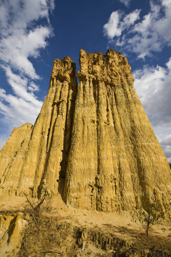 无人,竖图,彩色,室外,白天,旅游,度假,荒凉,名胜古迹,标志建筑,地标,建筑,中国,遗迹,图片,景观,古迹,文物,娱乐,建设,古建筑,云南,特色,享受,休闲,旅游胜地,放松,摄影,地理,文明,贫瘠,中国文化,自然风光,耸立,古文明,地貌,土林,荒地,荒芜,岩石,旅行,传统文化,bj174