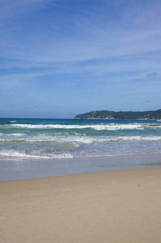 竖图,彩色,室外,白天,旅游,沙滩,山,三亚,图片,海南,天空,自然,海水,旅游胜地,摄影,潮水,海,海滩,旅行,亚龙湾,bj174