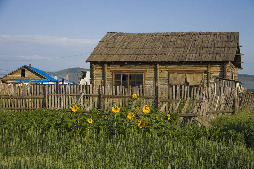 无人,木屋,横图,彩色,室外,白天,建筑,中国,亚洲,图片,民居,少数民族,旅游胜地,蒙,摄影,中国文化,东亚,内蒙古,中华人民共和国,华北地区,内蒙古自治区,房子,传统文化,额尔古纳,bj174