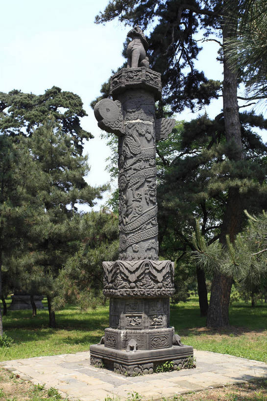 无人,竖图,彩色,室外,白天,旅游,度假,草坪,名胜古迹,标志建筑,地标,建筑,中国,遗迹,图片,古迹,文物,娱乐,建设,古建筑,历史建筑,树,享受,休闲,旅游胜地,放松,摄影,古代建筑,陵墓,中国文化,古文明,辽宁,沈阳,传统文化,皇陵,清福陵,bj174