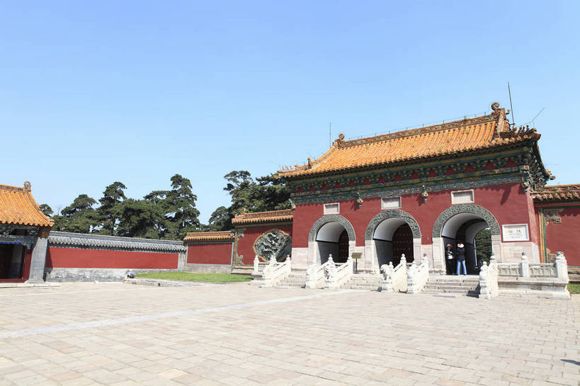 无人,广场,横图,彩色,室外,白天,旅游,度假,名胜古迹,标志建筑,地标,建筑,中国,入口,遗迹,图片,大门,古迹,文物,娱乐,建设,古建筑,历史建筑,享受,休闲,旅游胜地,放松,摄影,古代建筑,中国文化,古文明,辽宁,沈阳,门楼,清昭陵,传统文化,皇陵,bj174