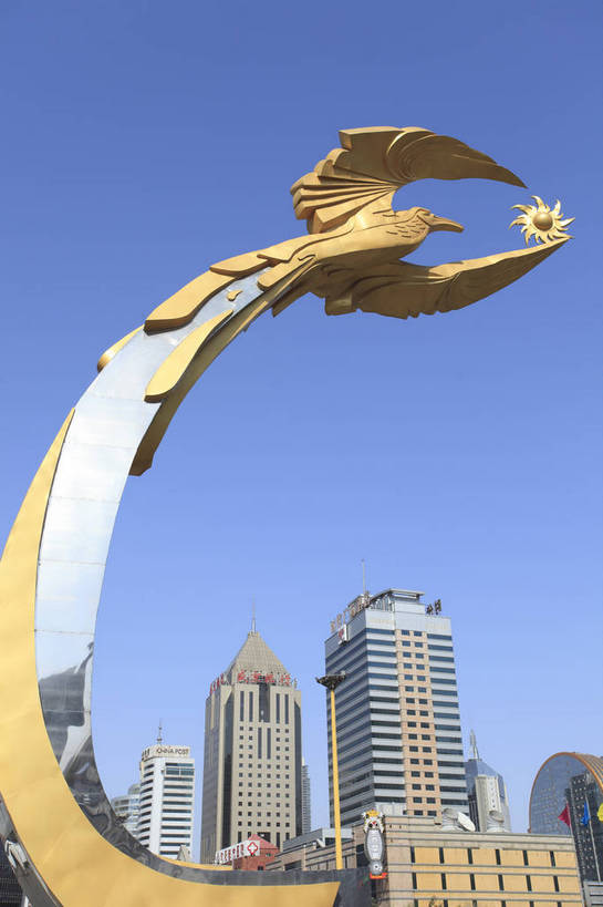 无人,火车站,竖图,彩色,室外,白天,城市,建筑,雕塑,中国,凤凰,图片,景观,现代建筑,商务楼,摄影,象征,辽宁,沈阳,高楼,bj174