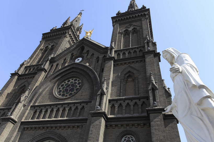 无人,教堂,横图,彩色,室外,特写,白天,旅游,度假,名胜古迹,标志建筑,城市,地标,建筑,雕塑,中国,亚洲,遗迹,雕像,图片,建筑群,古典,古迹,文物,娱乐,建设,古建筑,享受,休闲,旅游胜地,放松,摄影,宗教,古文明,东亚,教父,辽宁,辽宁省,沈阳,中华人民共和国,省会,沈阳市,辽,东北地区,沈河区,东北,中国东北地区,东北三省,东三省,沈阳南关教堂,沈阳天主教堂,南关天主教堂,沈阳小南天主教堂,bj174