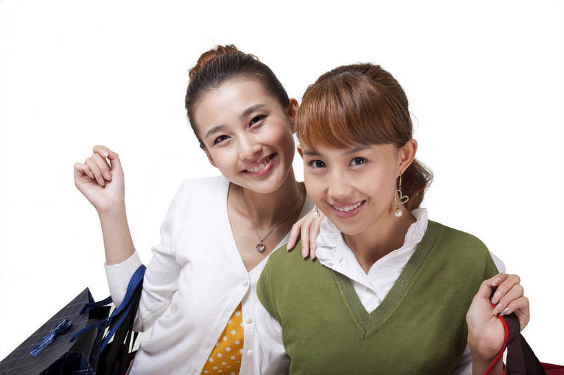 东方人,两个人,伙伴,站,微笑,横图,彩色,室内,白天,正面,购物,时尚,满意,自由,友谊,分享,合作,北京,中国,人物,图片,购物袋,浪漫,美丽,休闲装,享受,休闲,活力,可爱,美女,亲密,摄影,生活方式,青春,优雅,勾肩搭背,年轻女性,女人,女性,亚洲人,中国人,年轻人,半身,影棚拍摄,愉快,bj174