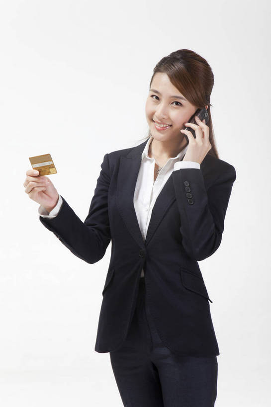 东方人,一个人,商务人士,商务女性,站,打电话,竖图,彩色,室内,白天,正面,西装,商务,时尚,满意,自由,成功,北京,中国,套装,正装,人物,图片,美丽,生活,现代,职业,活力,可爱,美女,竖,自信,理财,摄影,奋斗,青春,优雅,商务装,工薪阶层,精明,银行卡,年轻女性,女人,女性,亚洲人,中国人,年轻人,白领,上班族,电子商务,半身,影棚拍摄,愉快,bj174