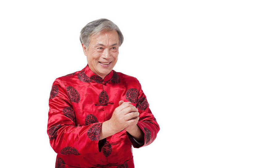 东方人,老年人,一个人,站,微笑,横图,彩色,室内,白天,正面,时尚,满意,自由,北京,中国,春节,新年,节日,人物,图片,浪漫,休闲装,老人,享受,休闲,健康,喜庆,活力,可爱,自信,抱拳,摄影,生活方式,乐观,老年男性,老年女性,男人,男性,女人,女性,亚洲人,中国人,半身,影棚拍摄,愉快,拜年,bj174