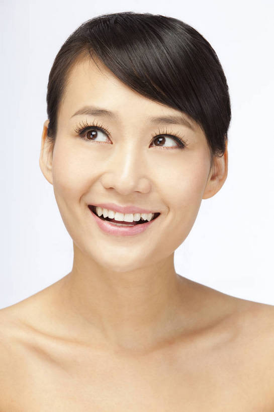 东方人,五官,眼睛,脸颊,头发,一个人,笑,竖图,彩色,室内,白天,白色背景,正面,美容,性感,北京,中国,护肤,图片,美丽,年轻,漂亮,现代,黑色,清洁,保养,享受,休闲,健康,活力,可爱,美女,摄影,头像,生活方式,青春,皮肤,毛发,年轻女性,女人,女性,亚洲人,中国人,年轻人,影棚拍摄,愉快,bj174