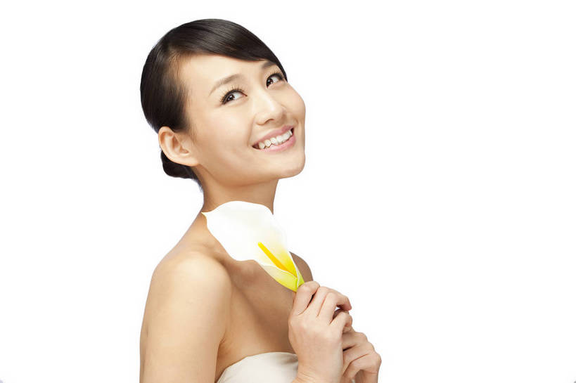 东方人,五官,眼睛,脸颊,手,头发,一个人,笑,横图,彩色,室内,白天,白色背景,侧面,美容,性感,马蹄莲,北京,中国,护肤,图片,美丽,年轻,漂亮,现代,花,鲜花,黑色,清洁,保养,享受,休闲,健康,活力,可爱,美女,一枝,摄影,头像,生活方式,青春,皮肤,毛发,年轻女性,女人,女性,亚洲人,中国人,年轻人,影棚拍摄,愉快,bj174