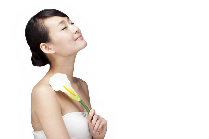 东方人,五官,眼睛,脸颊,手,头发,一个人,笑,横图,彩色,室内,白天,白色背景,侧面,美容,性感,马蹄莲,北京,中国,护肤,图片,美丽,年轻,漂亮,现代,花,鲜花,黑色,清洁,保养,享受,休闲,健康,活力,可爱,美女,一枝,摄影,头像,生活方式,青春,皮肤,毛发,年轻女性,女人,女性,亚洲人,中国人,年轻人,影棚拍摄,愉快,bj174