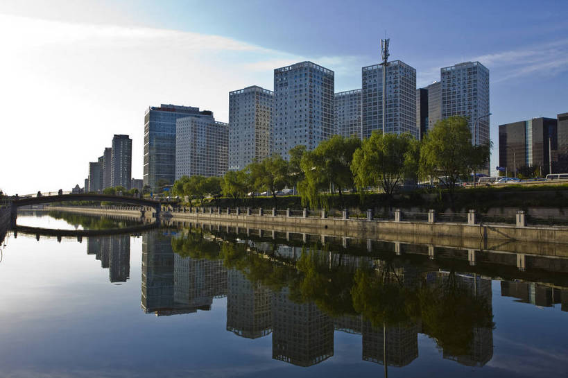 无人,横图,彩色,室外,白天,旅游,办公楼,城市风光,城市,道路,建筑,写字楼,北京,中国,亚洲,图片,河岸,建筑群,桥,首都,辉煌,现代建筑,蓝天,阳光,旅游胜地,摩天大厦,金融,摄影,经济,文明,中国文化,东亚,发展,中华人民共和国,北京市,京,北平,华北地区,朝阳区,通州区,繁荣,河,旅行,建外SOHO,通惠河,bj174