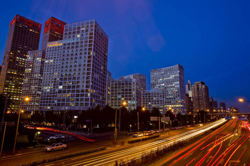 无人,横图,彩色,室外,旅游,办公楼,城市风光,城市,道路,建筑,写字楼,夜景,北京,中国,图片,建筑群,灯光,车流,交通,辉煌,现代建筑,旅游胜地,摩天大厦,金融,摄影,经济,文明,中国文化,发展,灯火辉煌,繁荣,旅行,建外SOHO,bj174