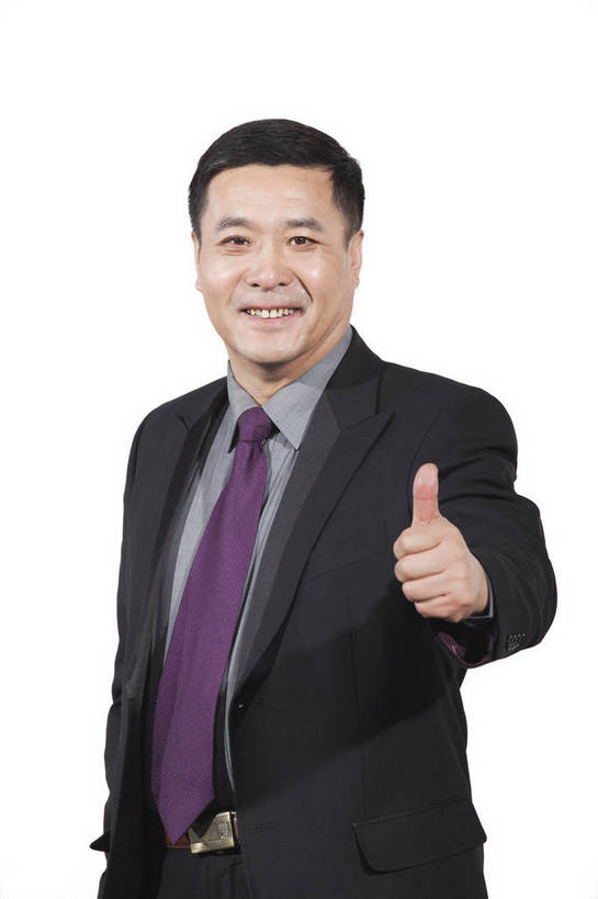 东方人,一个人,商务人士,商务男性,站,微笑,竖图,彩色,室内,白天,抠图,白色背景,正面,衬衫,西装,商务,时尚,满意,智慧,成功,信心,职员,北京,中国,亚洲,突出,套装,正装,图片,称赞,表扬,现代,手势,职业,享受,成熟,活力,可爱,竖,自信,摄影,青春,翘,高,夸奖,优秀,商务装,工薪阶层,东亚,好,妙,顺利,出色,超群,杰出,卓越,奇妙,聪明,男人,男性,年轻男性,亚洲人,中国人,年轻人,大拇指,白领,上班族,半身,影棚拍摄,衬衣,愉快,打手势,bj174
