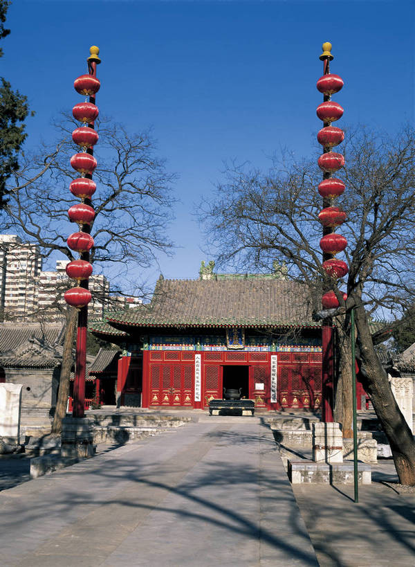 摄影师,寺庙,竖图,彩色,照片,室外,白天,旅游,名胜古迹,植物,标志建筑,地标,建筑,中国,古老,遗迹,光线,灯笼,建筑群,寺院,古典,古迹,历史,文化,建设,古建筑,红灯笼,佛塔,遗址,东方,树木,名胜,风景,蓝天,阳光,天,概念,远景,摄影,晴天,摄像师,旧址,东岳庙,bj174