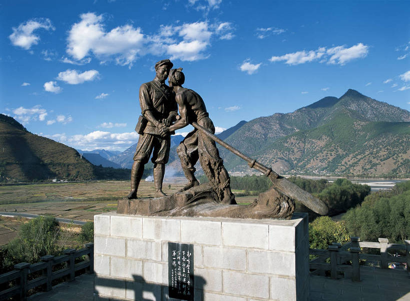 摄影师,横图,彩色,照片,室外,白天,旅游,山,雕塑,丽江,中国,亚洲,民俗,山川,云,云朵,青山,云彩,古迹,文化,传统,云南,遗址,东方,民族,蓝天,天,摄影,近景,东亚,摄像师,石鼓镇,旧址,云南省,中华人民共和国,西南地区,滇,丽江市,玉龙纳西族自治县,石鼓镇红军长征纪念碑,bj174