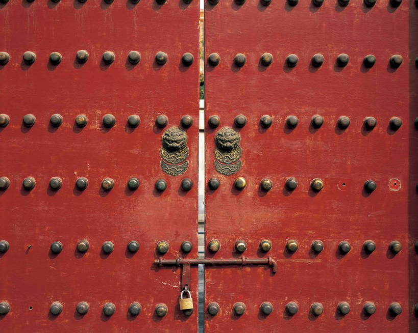 摄影师,横图,彩色,照片,室外,旅游,安全,门,标志建筑,地标,建筑,中国,遗迹,大门,古城,建筑群,防护,古典,古迹,历史,建设,古建筑,遗址,东方,门扣,锁,红色,风景,颜色,摄影,保护,近景,保险,私密,摄像师,旧址,保全,周全,安稳,安定,防盗,平安,北京故宫,bj174